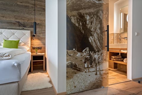 Deluxe Double Room, Balcony | Free WiFi, bed sheets