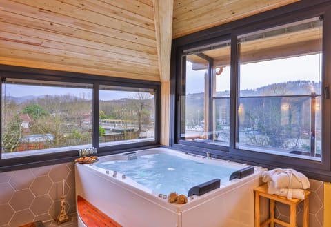 PANDORA | Jetted tub