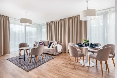 Spacious living room with full equipment. 