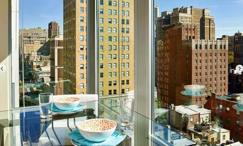 Apartment, 2 Bedrooms | Dining