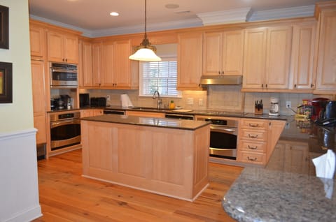 Custom kitchen makes meal prep a pleasure.