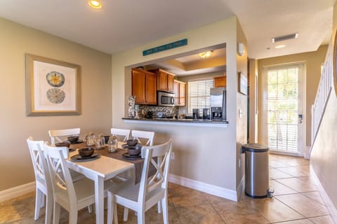 Dining Area Seating For Six (6) Guests