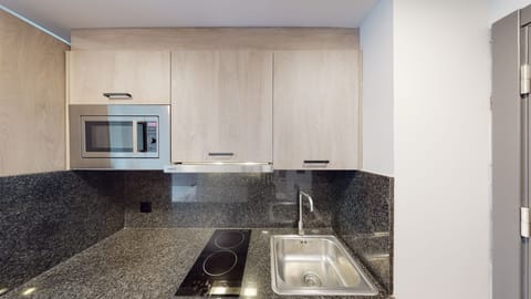 Single Room | Private kitchen