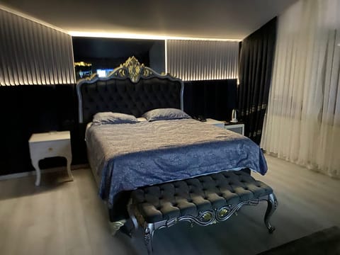 Deluxe Double Room, Jetted Tub, City View | Hypo-allergenic bedding, minibar, in-room safe, blackout drapes