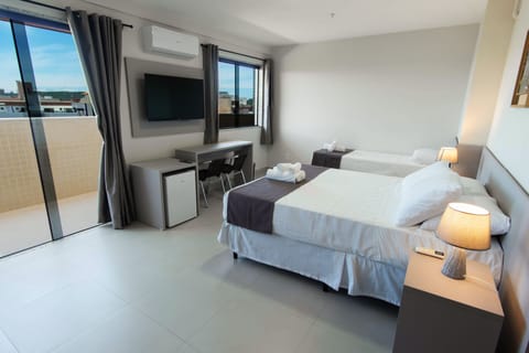 Suite Superior | Hypo-allergenic bedding, minibar, desk, laptop workspace