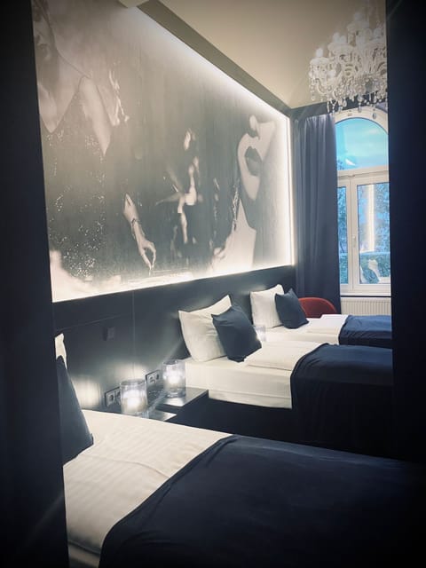 Casino triple room | Hypo-allergenic bedding, desk, soundproofing, free WiFi