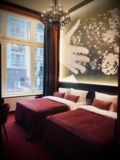 Casino triple room | Hypo-allergenic bedding, desk, soundproofing, free WiFi