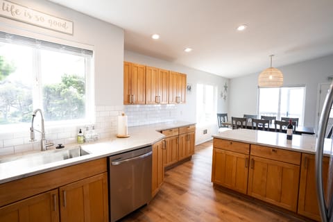 Newly update kitchen-quartzite countertops, new appliances, hardware and lights