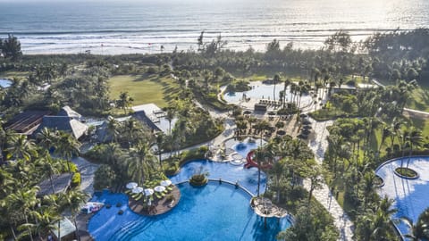 4 outdoor pools