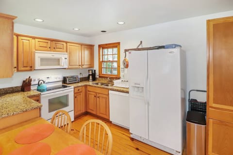 Dining/Kitchen