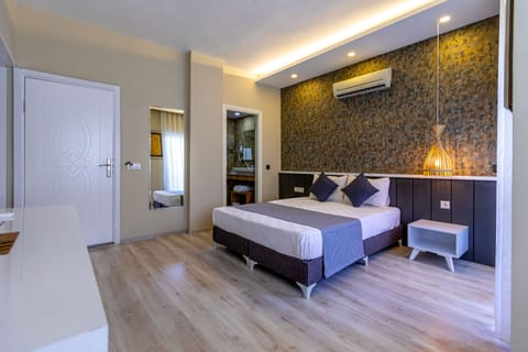 Superior Double Room | Minibar, desk, laptop workspace, iron/ironing board