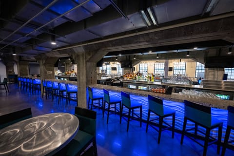 Serves lunch, dinner, and happy hour