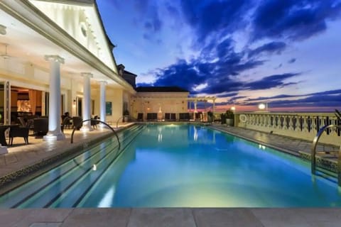Beautiful Rooftop Community Pool 