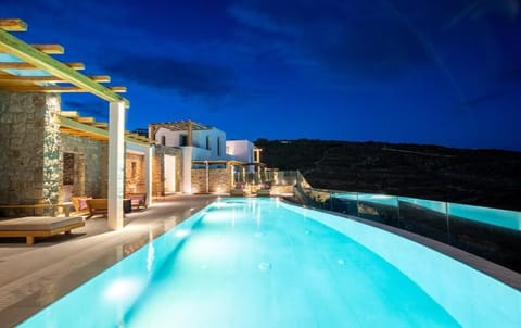 Seasonal outdoor pool, sun loungers