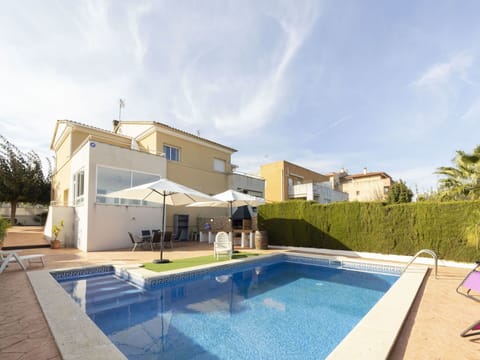 Water, Sky, Plant, Cloud, Building, Swimming Pool, Azure, Shade, Tree, House