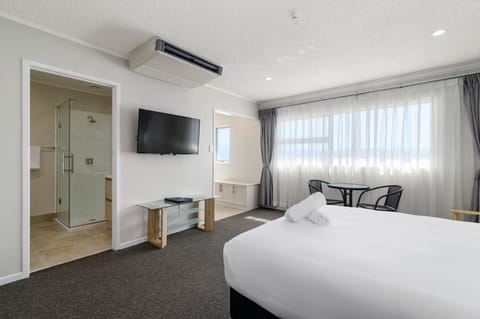 Deluxe Studio | Iron/ironing board, free cribs/infant beds, free WiFi, bed sheets