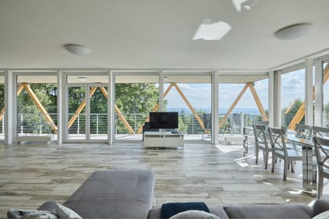 House | 6 bedrooms