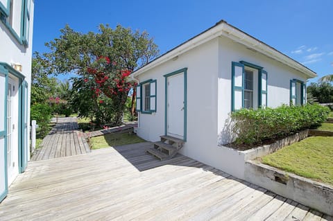 Petite Hillside Cottage on Private Estate