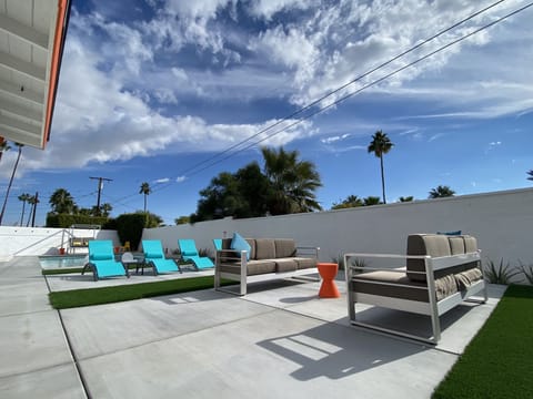 With 8 separate outside seating areas, you'll find your Palm Springs!