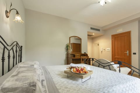 Classic Double Room, 1 Double Bed | Desk, cribs/infant beds, free WiFi