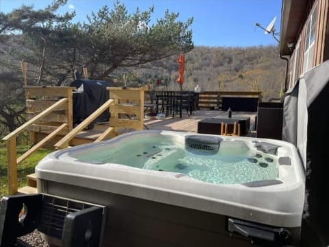 Luxuriously powerful mountain view hot tub 