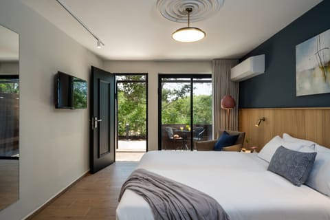 Deluxe Double Room, Balcony | Egyptian cotton sheets, premium bedding, individually decorated