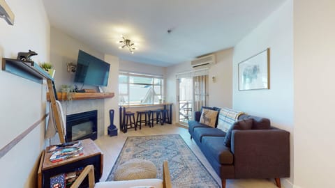 Welcome to Marketplace Lodge! Your cozy top-floor escape, just steps from shops, trails, and adventure.