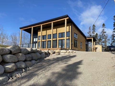 CrestHaven (Tilley Point House)