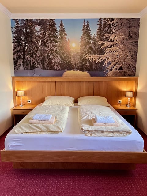 Double Room | Desk, travel crib, free WiFi, bed sheets