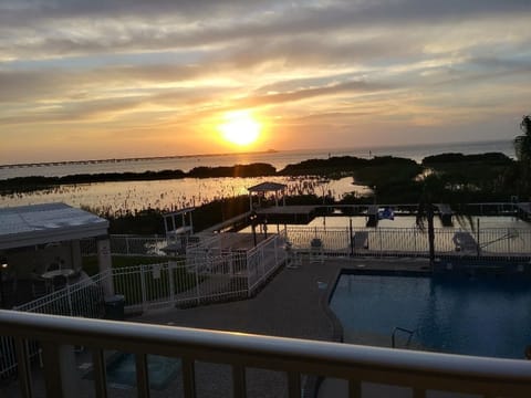 Large windows overlooking the incredible SPI sunset!