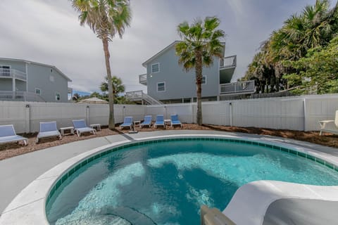 Beautiful In Ground Pool- Heating Optional- Plenty of chaise lounges