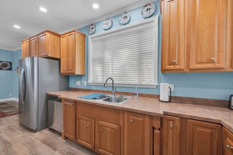 Plenty of counter space for large meals. 