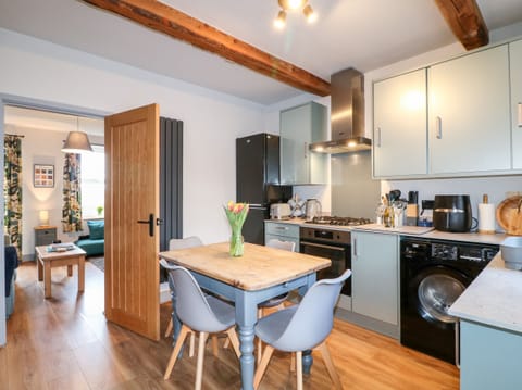 Cottage | Private kitchen | Fridge, dishwasher, electric kettle, toaster