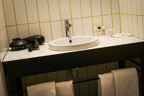 Egyptian cotton sheets, premium bedding, down comforters