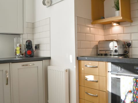 Kitchen | Wise Cottage - Great Grove Apartments, Keswick