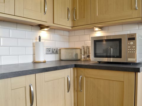 Kitchen | Wise Cottage - Great Grove Apartments, Keswick