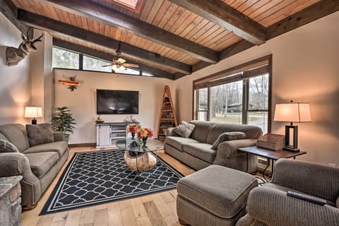 Stoystown Vacation Rental | 4BR | 2BA | 2,040 Sq Ft | Single-Step Entry