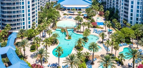 ✔ Resort-Style Amenities: Enjoy access to a lagoon pool, heated year-round pool, hot tub, complimentary shuttle & Destin's stunning beaches..