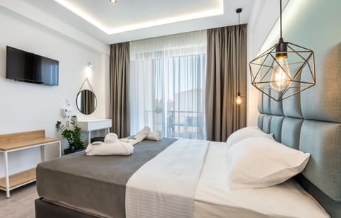 Deluxe Double Room (1st Floor) | Hypo-allergenic bedding, in-room safe, blackout drapes, soundproofing