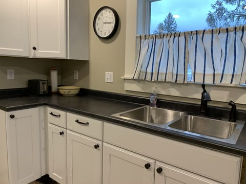 New kitchen with all the amenities. Remodeled 2022.