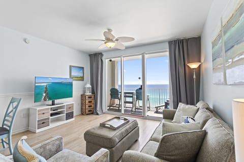 24-Majestic-Sun-807A-Living