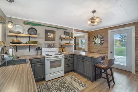 Kitchen - alternate view