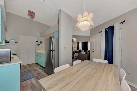 Easily serve delicious full course meals from kitchen to table