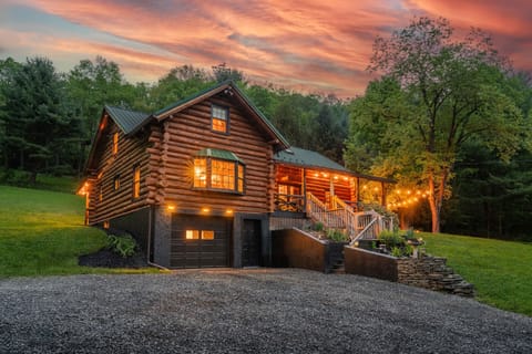 Welcome to Great Bear Cabin — a glowing log retreat in the heart of PA’s stargazing country. Unwind on the wraparound porch, explore the outdoors, and make memories under the stars.