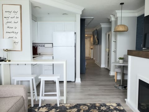 Beautiful OCEANFRONT 1 Bedroom Condo - Open Pools Apartment in Holly Hill