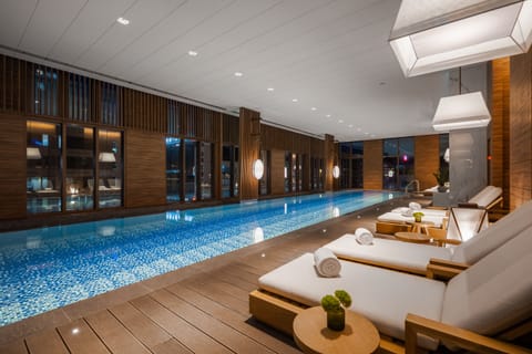 Indoor pool, sun loungers