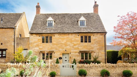 Front View, Yew Tree Cottage, Bolthole Retreats
