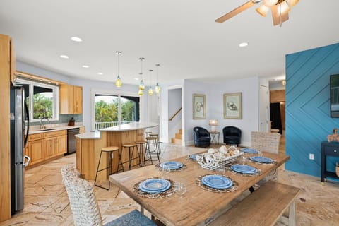 Bar Seating for 6 Guests