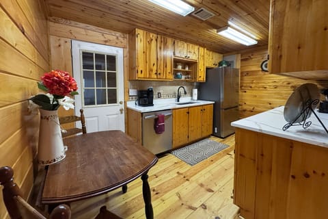Kitchen w/ drop-leaf table