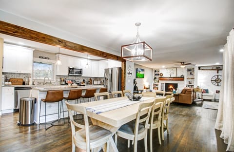 Amazing Open Floor Plan with all New Modern Decor